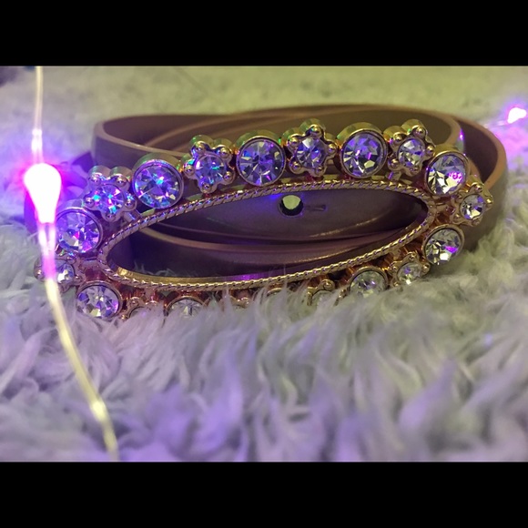 Oval Sliver Belt With Crystals - Picture 1 of 4